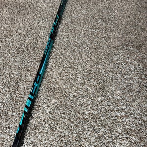 Junior Bauer Pulse Right Handed Hockey Stick P28 40 Flex (Used)