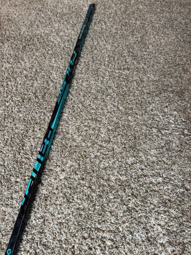 Junior Bauer Pulse Right Handed Hockey Stick P28 40 Flex (Used)