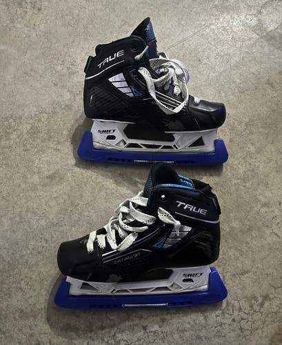 True Catalyst 5x4 Hockey Goalie Skates Regular Width Size 5.5 (Used)