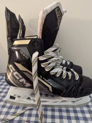 CCM Tacks AS-570 Hockey Skates 7.5 Regular   (Mildly Used)