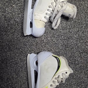 Junior Used Graf Supra G4500 Hockey Goalie Skates D&R (Regular) 1.0