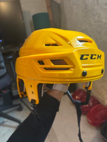 Medium CCM Tacks 110 Helmet w/ half shield