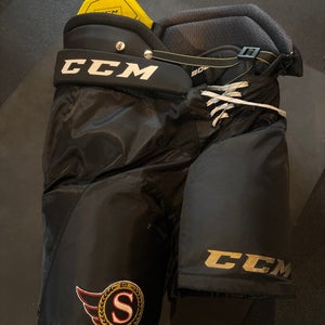 Senior Medium CCM Tacks 9060 Hockey Pants (Used)
