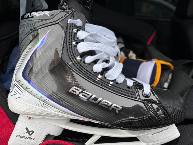 2025 Bauer Vapor Flylite Hockey Skates 9.5 (Used)