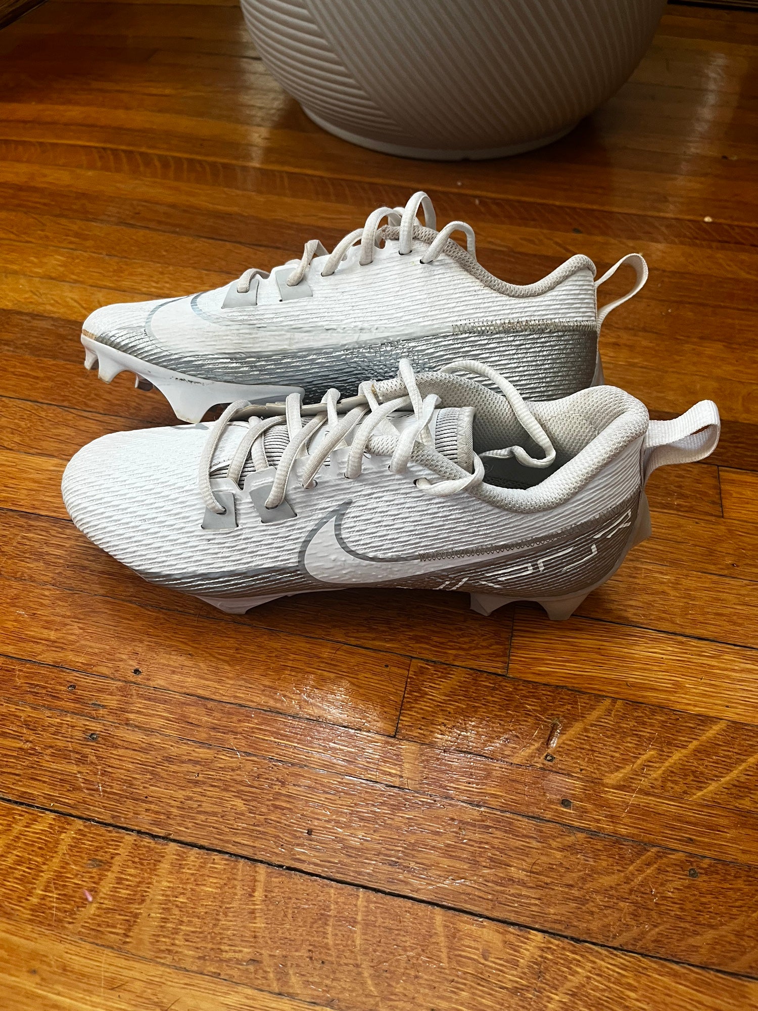 size 2 youth football cleats