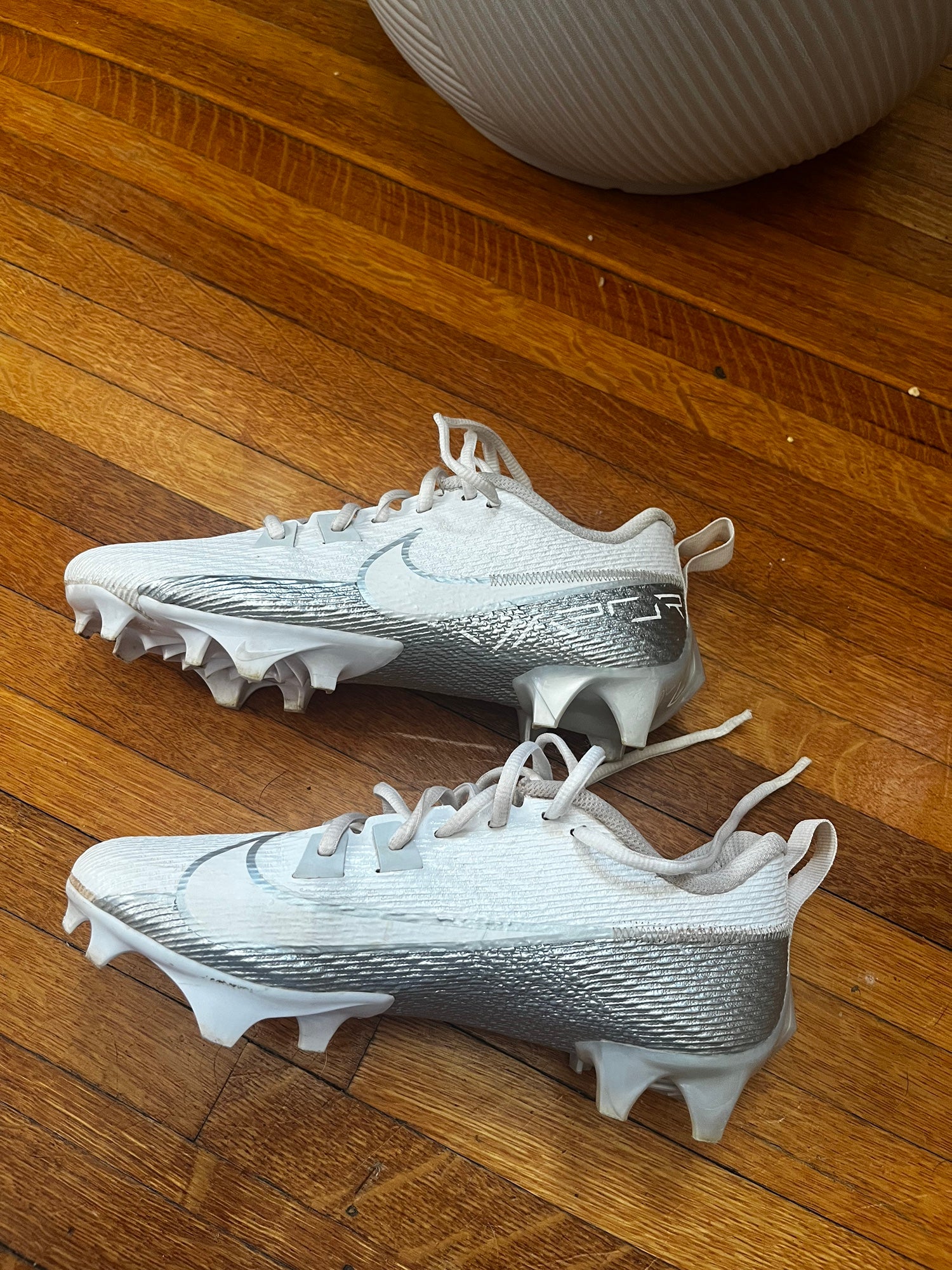 youth football cleats size 2