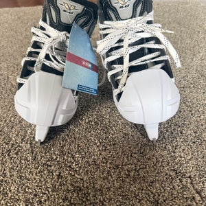 CCM Vector 6.0 goalie Skates Regular Width Size 3.5 (New)