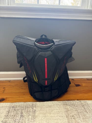 Medium Bauer Vapor Hyperlite 2 Goalie Chest Protector (Used)