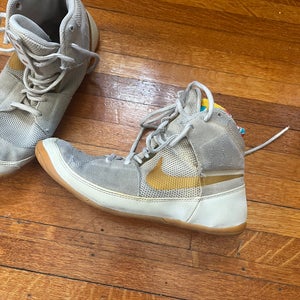 Nike Fury Wrestling Shoes White/Gold Men’s Size 9 – Good Condition