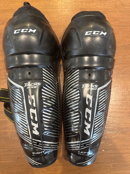 Junior CCM Tacks 9550 10" Shin Pads (Used)
