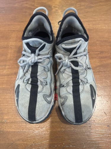 Kid's 4.5Y (Big Kids / Youth) Youth Nike Future Field Low Top Turf Cleats (Used)