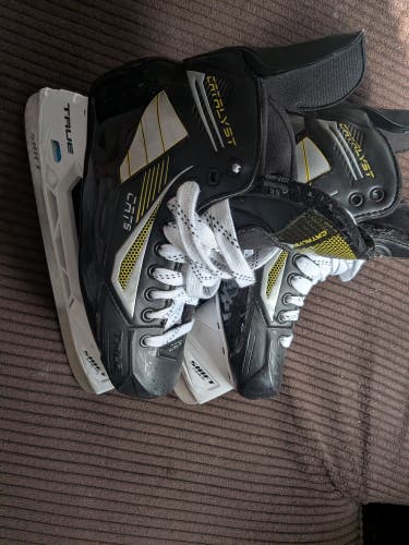 Senior True Catalyst 5 Hockey Skates Regular Width 8 (Used)