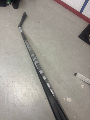 Senior Bauer Pro Custom Right Handed Hockey Stick Toe Pattern 87 Flex Pro Stock (Used)