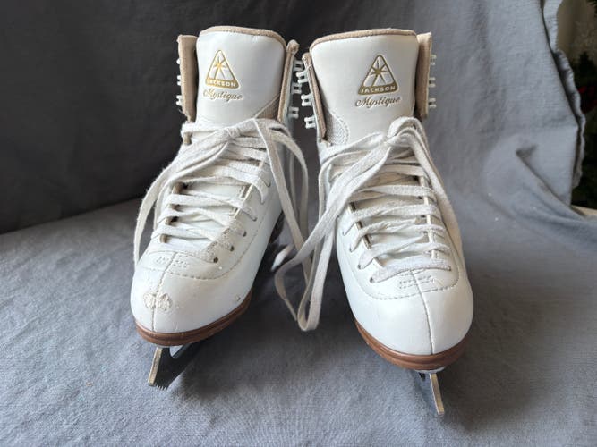 Jackson Ultima Mystique Figure Skates JS1491 C Junior 13 with Mark II Blade (Used)