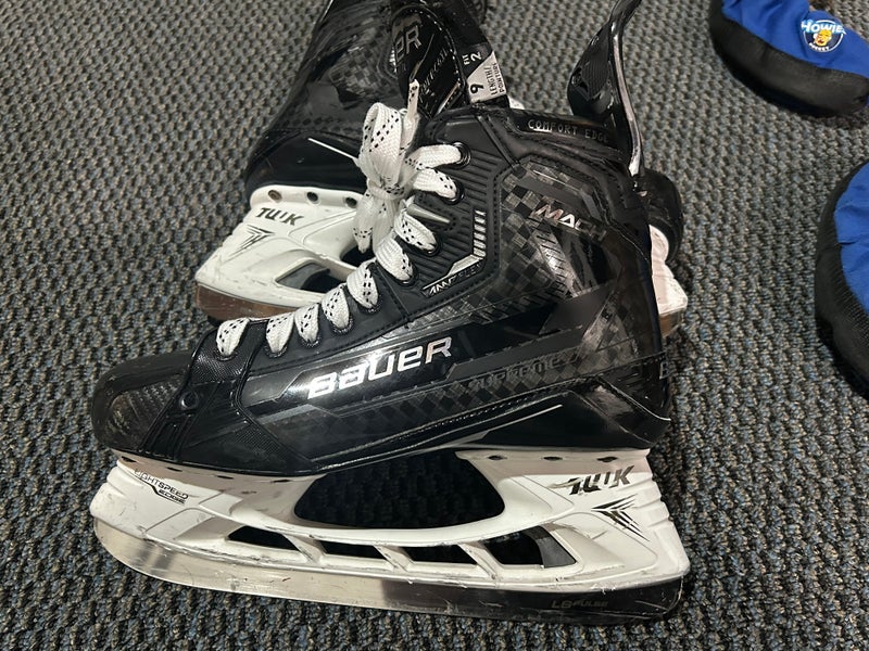 Black 2022 Bauer Supreme Mach Hockey Skates Regular Width 9 (Used)