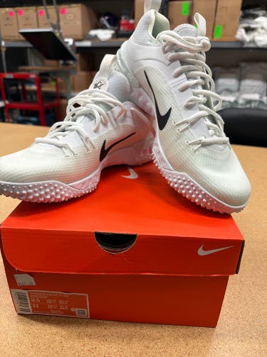 White Unisex Size M 9.5 (W 10.5) Adult Nike Alpha Huarache Elite Turf Shoes (New)