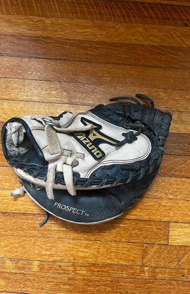 Mizuno Prospect 31” Youth Catcher’s Mitt – Right Hand Throw – Game Ready
