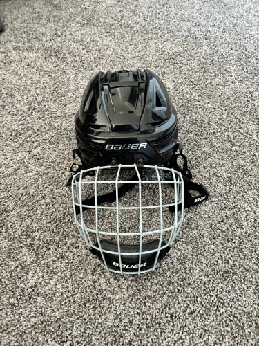 Small Bauer Re-Akt 150 Helmet