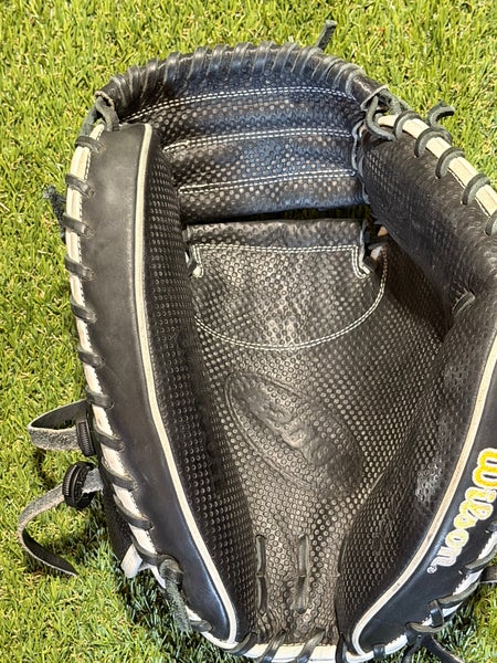 Wilson A2000 RH Catcher's Baseball Glove 33" (Used)