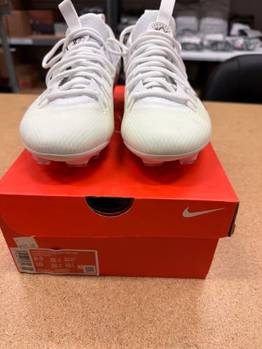 White and black Unisex Size M 8.5 (W 10) Adult Nike Huarache 9 Elite Low Top Molded Cleats (New)