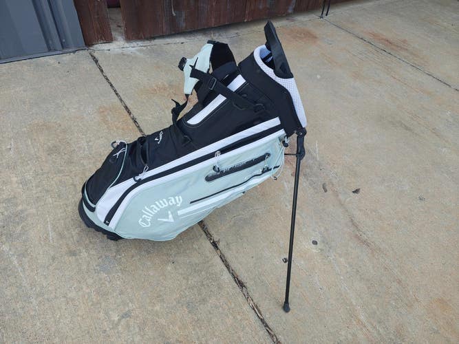 Callaway Chev 4 Divider Dual Strap Golf Stand Bag Gray/Black w Raincover