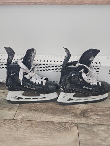 Bauer Supreme Mach Hockey Skates Regular Width 6.5 (Used)