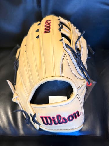 Wilson A2000 Baseball Glove, 12.75, RHT, $329.99 in Stores!!