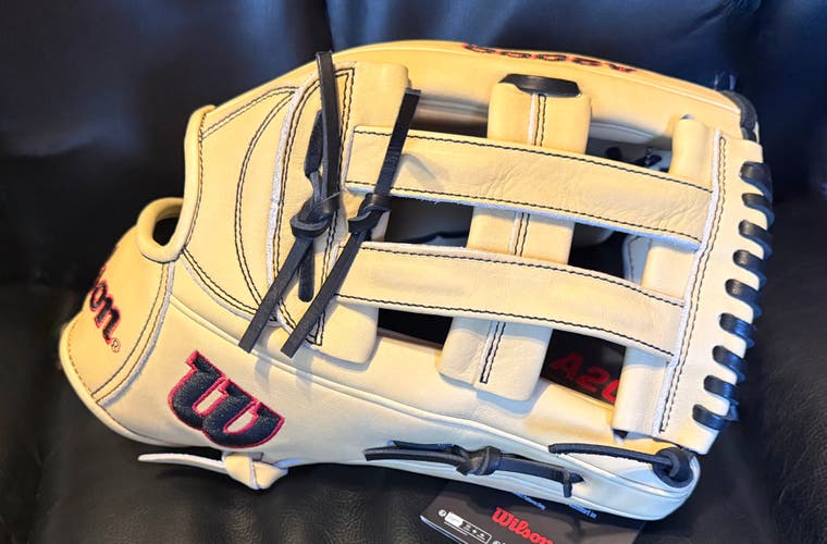 Wilson A2000 Baseball Glove, 12.75, RHT, $329.99 in Stores!!