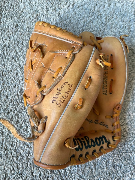 Wilson Richie Fisk A2270 Right Hand Throw Baseball Glove 9"