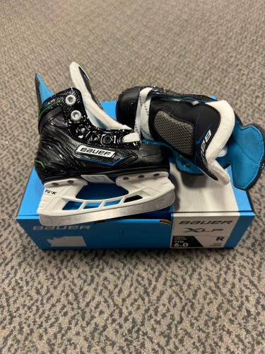 Bauer Youth XLP Hockey Skates Regular Width 6 (New)