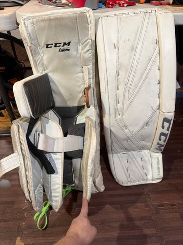 32" CCM Premier 2 Goalie Leg Pads Pro Stock (Used)