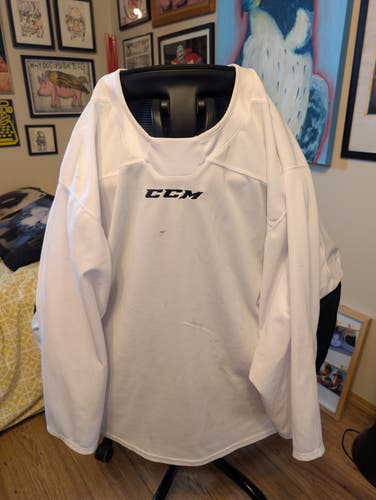 White Goalie Cut Men's CCM Jersey (Used)