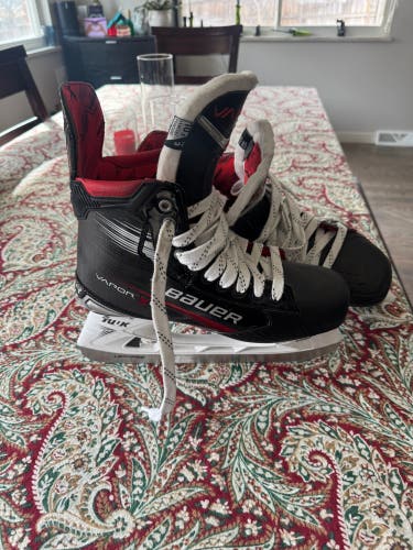2023 Bauer Vapor X4 Hockey Skates Wide Width 10.5 (Used)