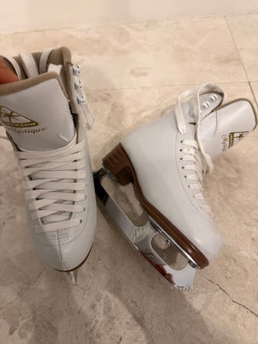 Jackson Ultima Figure Skates B Junior 1 (Used)