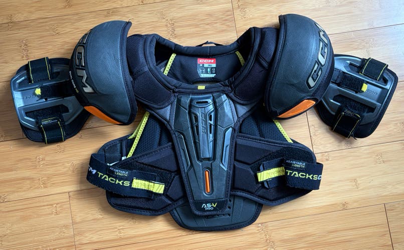 Men's Small Senior CCM Tacks AS-V Shoulder Pads (Used)