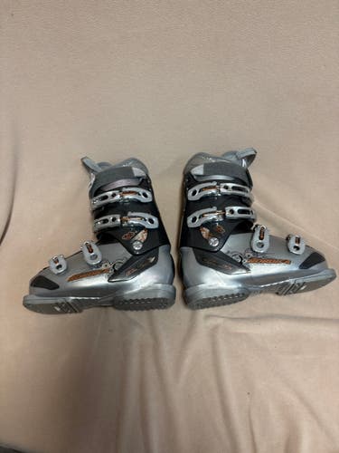 Mondo 25 & 25.5 Women's Nordica All Mountain Cruise 55 W Ski Boots (Used)
