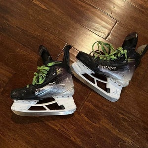 Bauer Vapor Hyperlite 2 Hockey Skates 6.5 (Used)