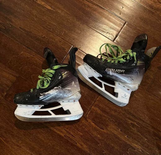 Bauer Vapor Hyperlite 2 Hockey Skates 6.5 (Used)