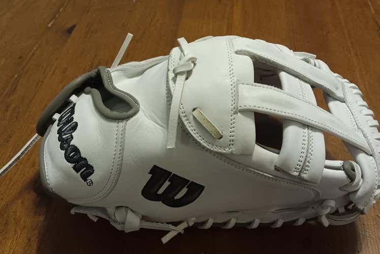 2025 Wilson RH Catcher's A1000 Softball Glove 33" (New)