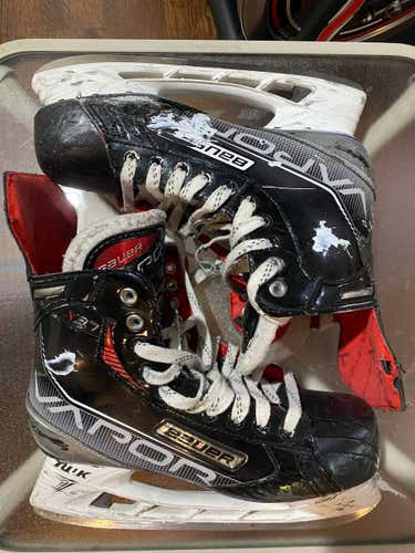 Black 2021 Bauer Vapor X3.7 Hockey Skates Extra Wide Width 9 (Used)