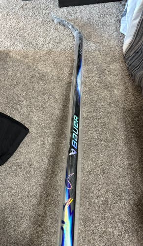 Senior Bauer Vapor Hyperlite Right Handed Hockey Stick P92 77 Flex (New)