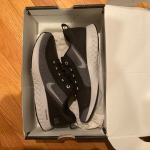 Unisex 6.5Y (Big Kids / Youth) Youth Nike Legend Essential Shoes (New)