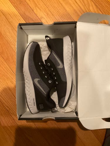 Unisex 6.5Y (Big Kids / Youth) Youth Nike Legend Essential Shoes (New)