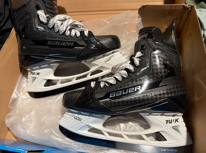 Black 2022 Bauer Supreme Mach Hockey Skates Regular Width 10 (New)