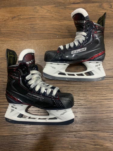 LIKE NEW Bauer VAPOR X LTX PRO Hockey Skates Regular Width Size 2.5 (Used)
