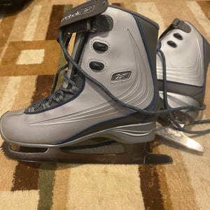 CCM Figure Skates B Adult 7