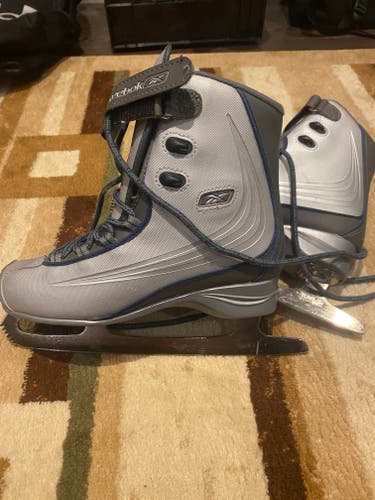 CCM Figure Skates B Adult 7