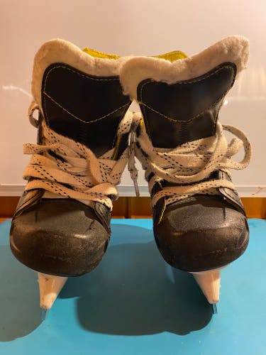 2020 CCM Super Tacks 9350 Hockey Skates 9 (Used)