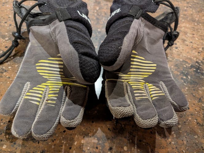 Under Armour NexGen Lacrosse Gloves (Used) youth small/medium