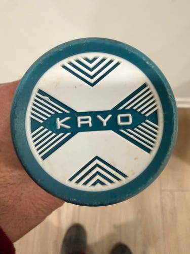 2026 Louisville Slugger Kryo Composiste Bat (-11) 17 oz 28" (Used)